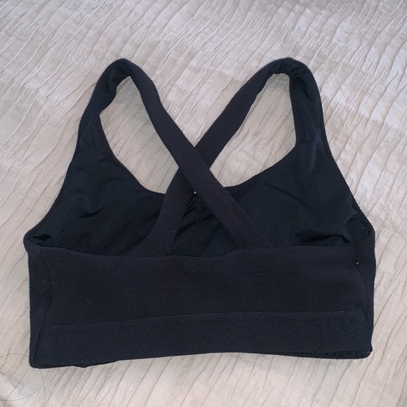 Gym shark black sports bra crisscross back style - Picture 2 of 3